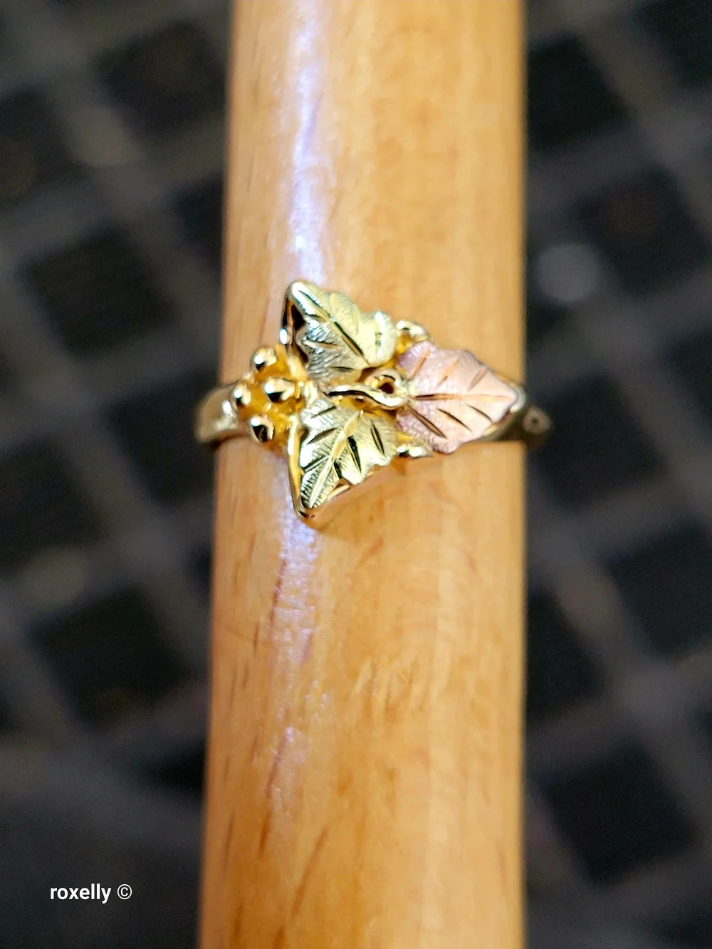 10K Yellow and Rose Gold Black Hills Leaves Ring Size 3, Solid Gold! 👌🎁